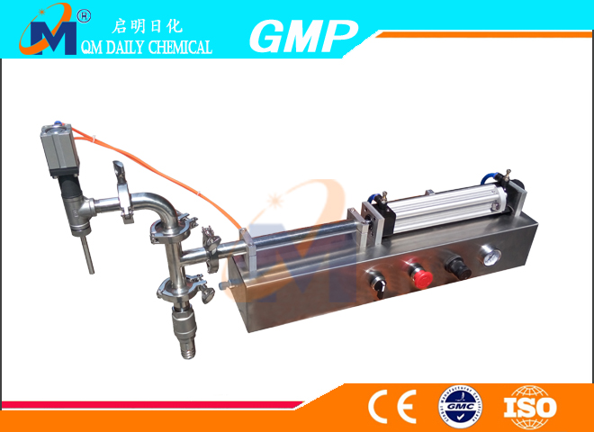 Liquid filling machine